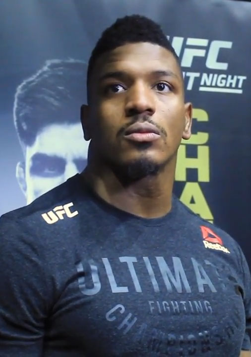 پیروزی آلنزو منیفیلد در UFC 331 با وجود شکستگی انگشت