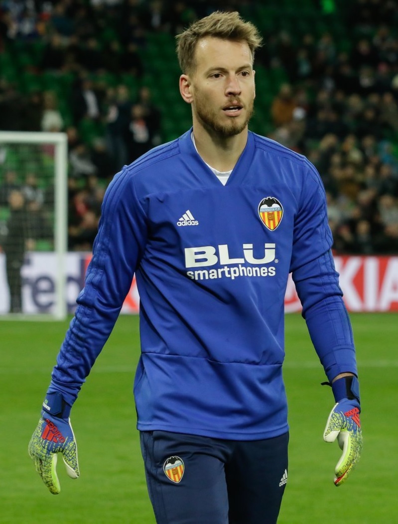 Neto arrives in Turin to finalize move to Juventus
