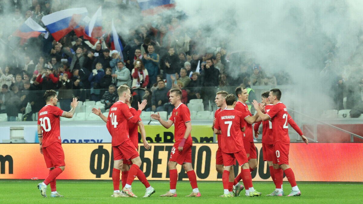 Russia lead Iran at halftime thanks to Golovin brace