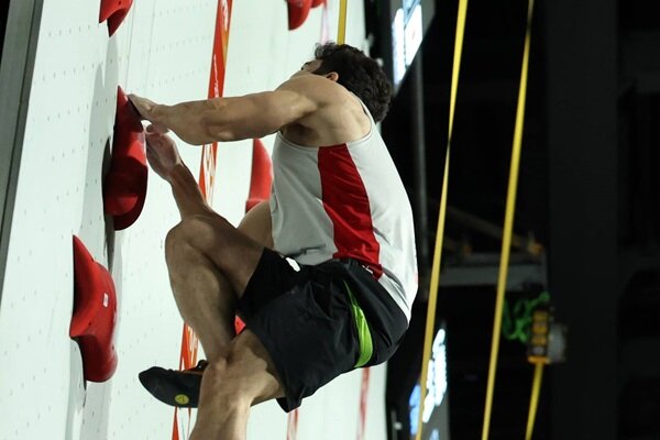 Reza Alipour wins silver in speed climbing